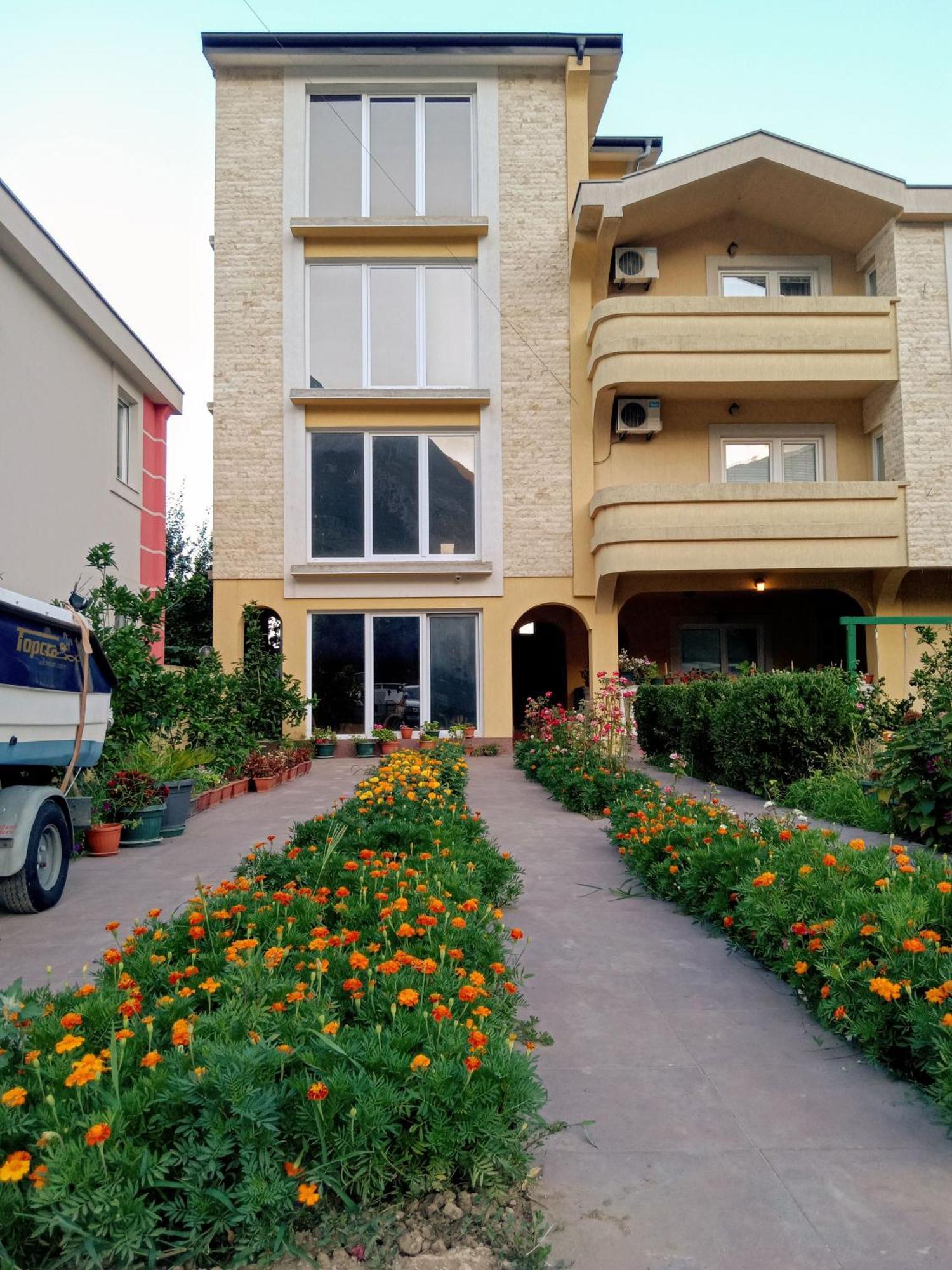 Apartments Old Olive Bar Bagian luar foto