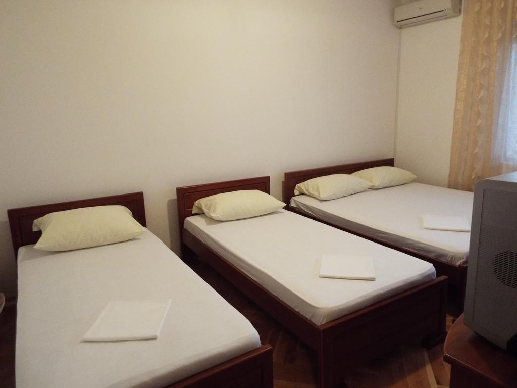 Apartments Old Olive Bar Bagian luar foto